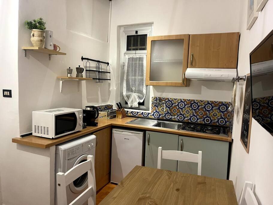 Ridi Che Ti Passa In Vico Lavagna Apartment เจนัว ภายนอก รูปภาพ