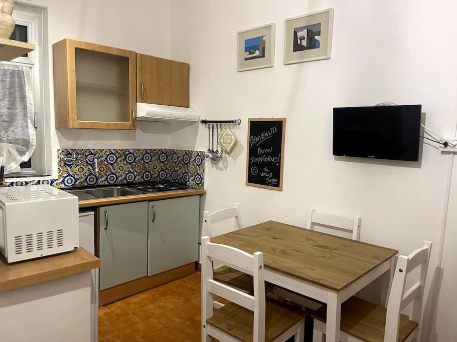 Ridi Che Ti Passa In Vico Lavagna Apartment เจนัว ภายนอก รูปภาพ
